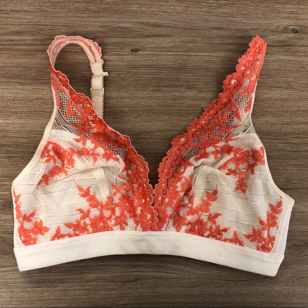 Wacoal Cream with Pink Lace Bra. Size S.